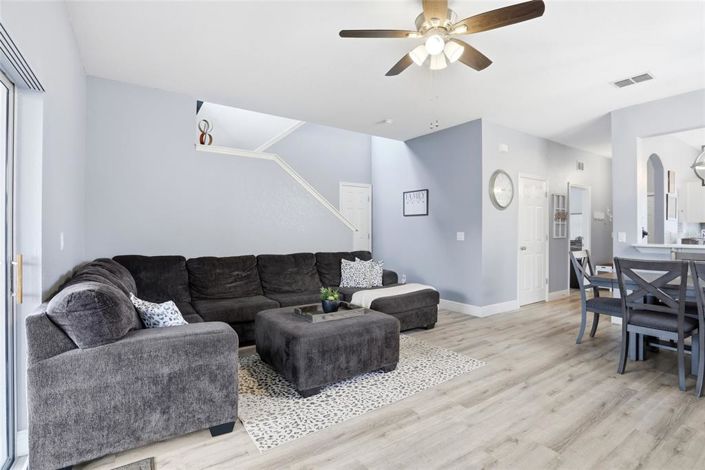 Image No.17-4 Bed Townhouse for sale