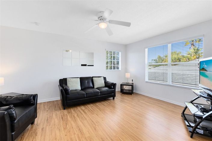 Image No.25-5 Bed House for sale