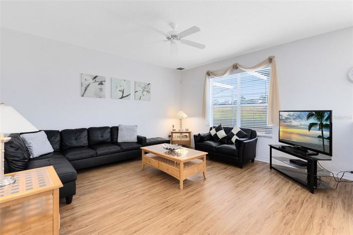 Image No.6-5 Bed House for sale