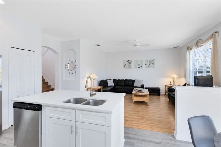 Image No.9-5 Bed House for sale