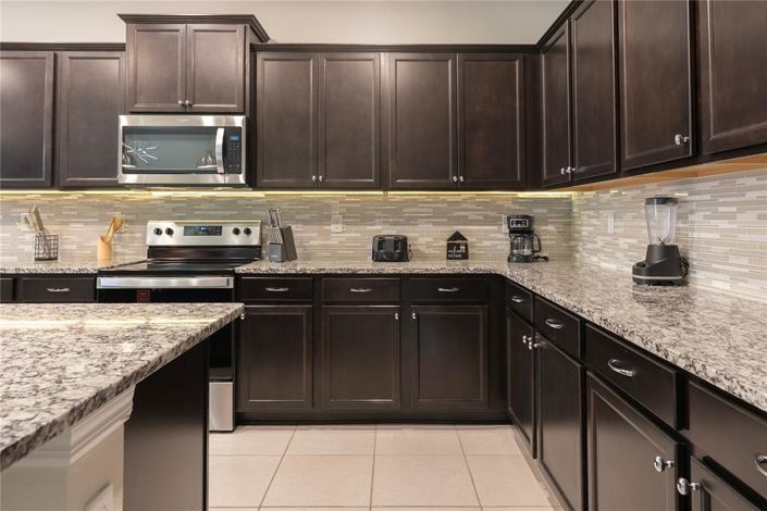 Image No.13-10 Bed House for sale