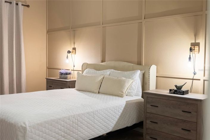 Image No.7-10 Bed House for sale