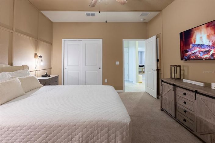 Image No.8-10 Bed House for sale