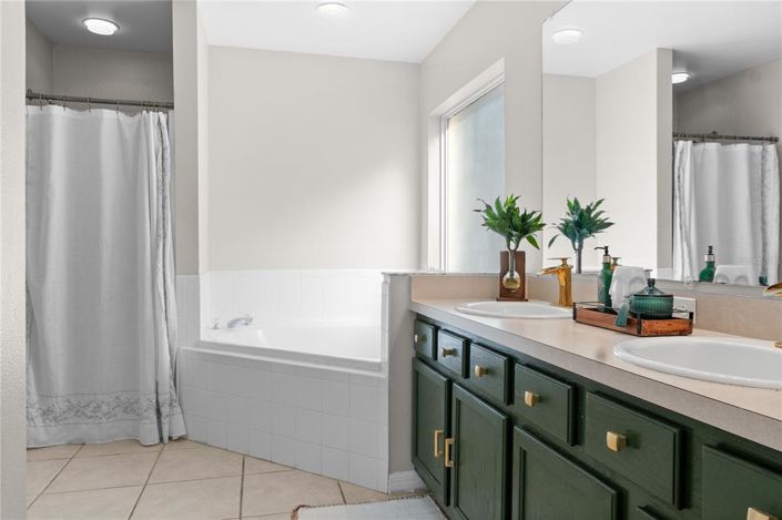 Image No.12-5 Bed House for sale