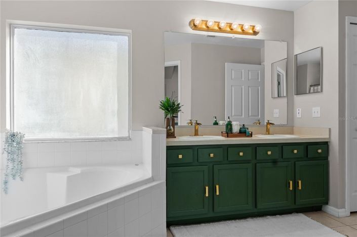 Image No.13-5 Bed House for sale