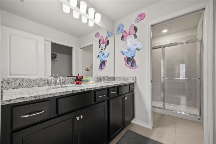 Image No.12-5 Bed Townhouse for sale