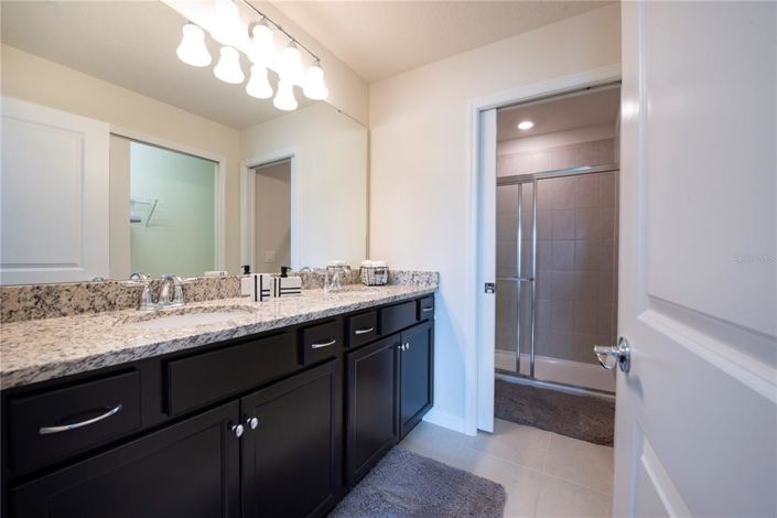 Image No.29-5 Bed Townhouse for sale