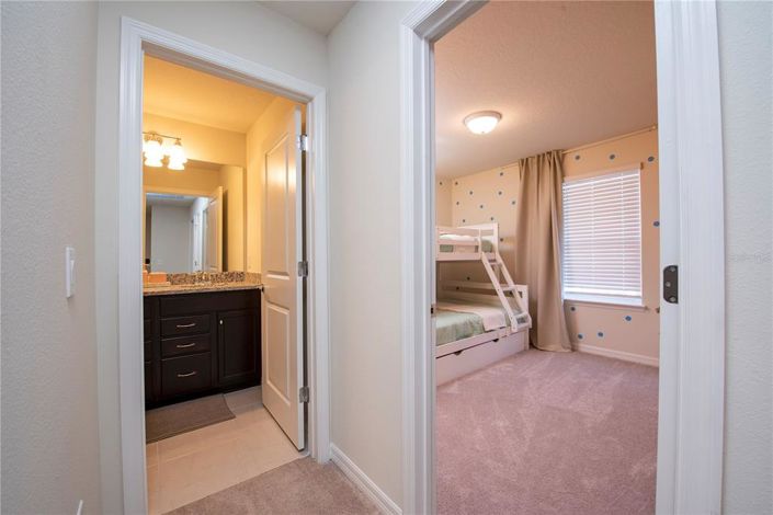 Image No.36-5 Bed Townhouse for sale