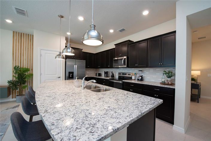 Image No.8-5 Bed Townhouse for sale