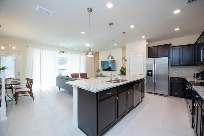 Image No.9-5 Bed Townhouse for sale