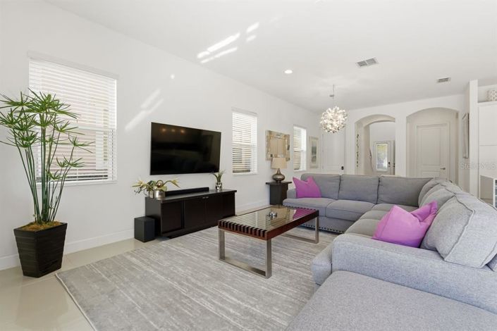 Image No.11-6 Bed House for sale