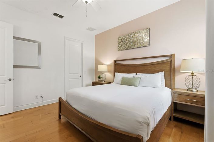 Image No.16-6 Bed House for sale