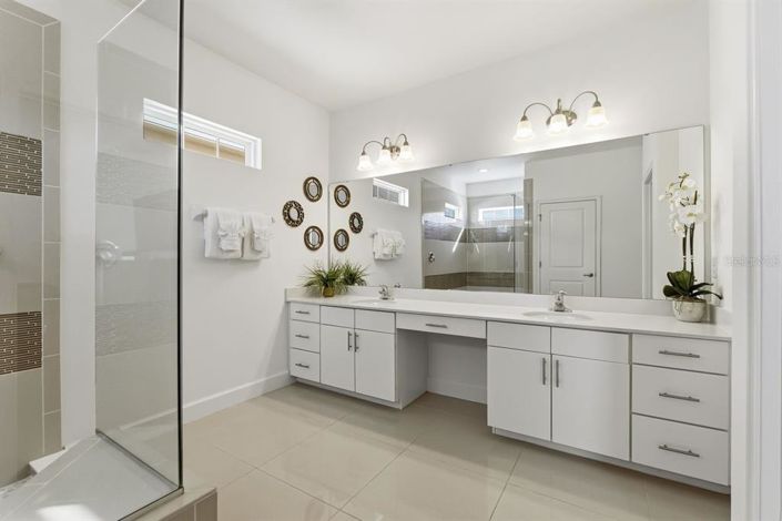 Image No.25-6 Bed House for sale