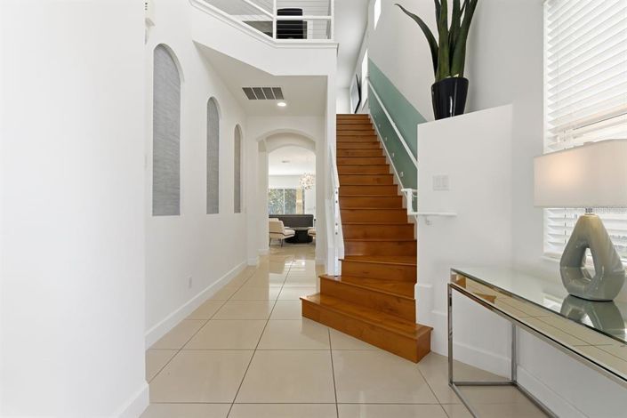 Image No.6-6 Bed House for sale