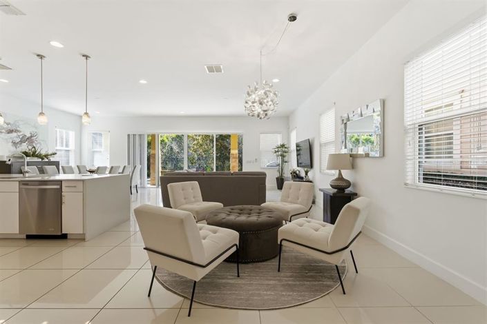 Image No.7-6 Bed House for sale