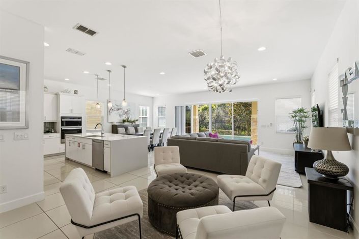 Image No.8-6 Bed House for sale