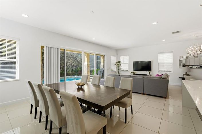 Image No.9-6 Bed House for sale