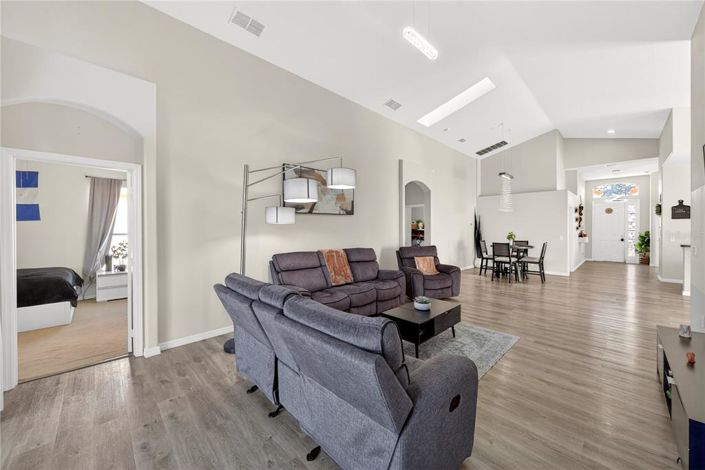 Image No.21-5 Bed House for sale