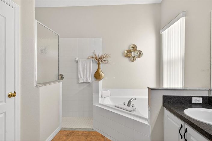 Image No.33-5 Bed House for sale