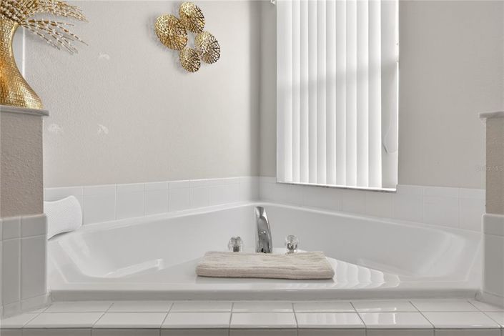 Image No.36-5 Bed House for sale