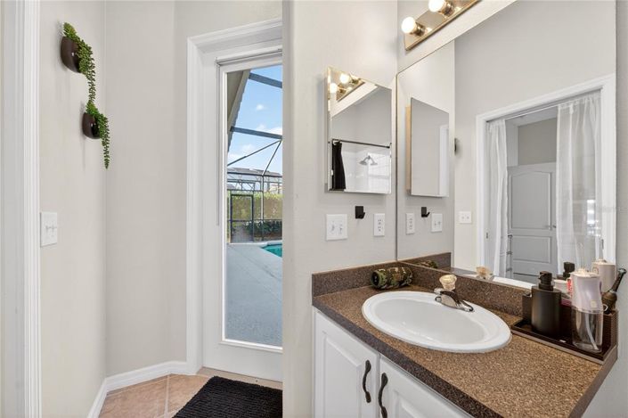 Image No.41-5 Bed House for sale