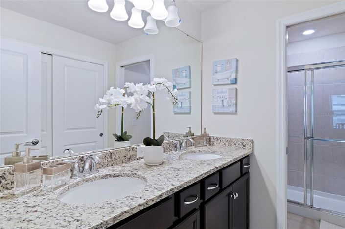 Image No.20-5 Bed Townhouse for sale