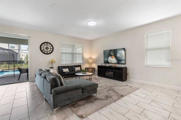 Image No.18-8 Bed House for sale