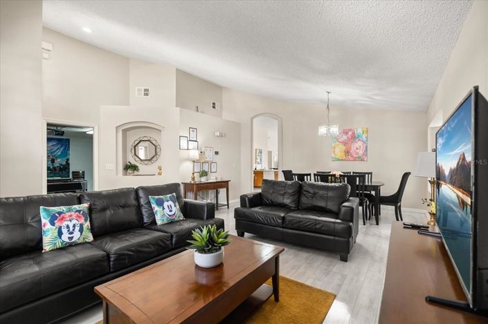 Image No.8-4 Bed House for sale