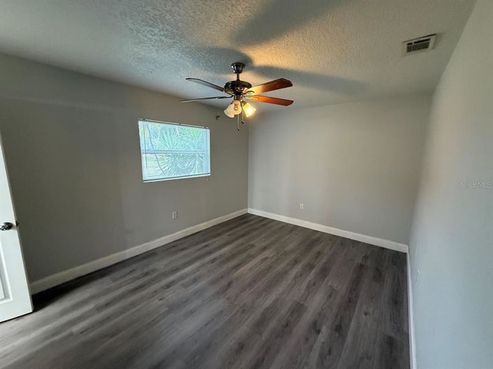 Image No.10-3 Bed House for sale