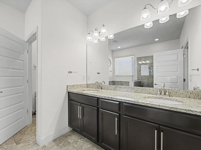 Image No.24-4 Bed House for sale