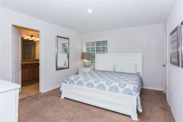 Image No.20-5 Bed Townhouse for sale