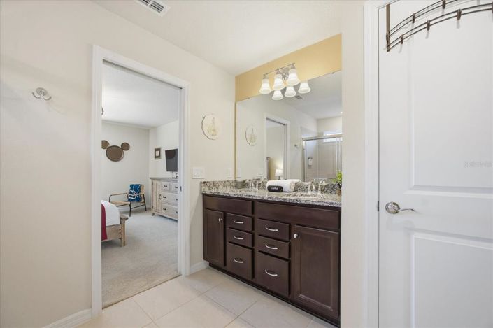 Image No.8-5 Bed House for sale