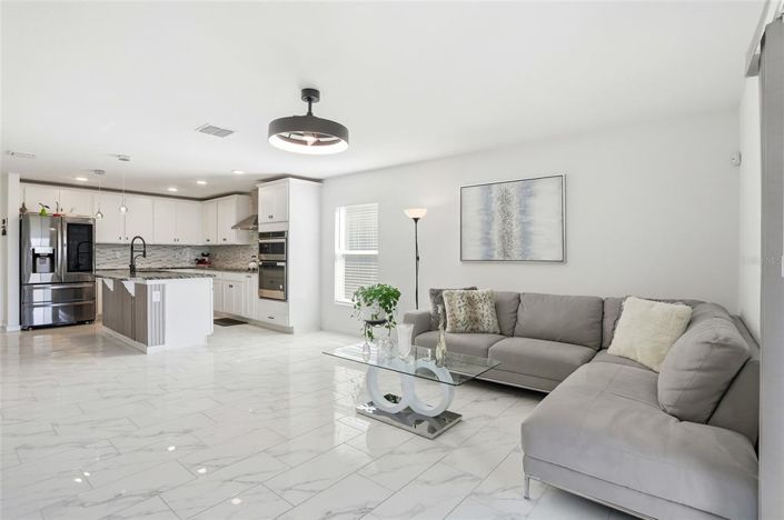 Image No.18-4 Bed House for sale