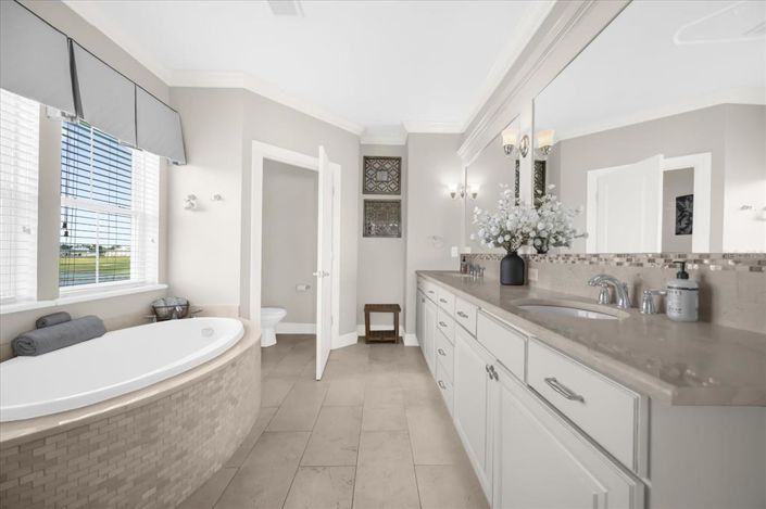 Image No.18-4 Bed House for sale