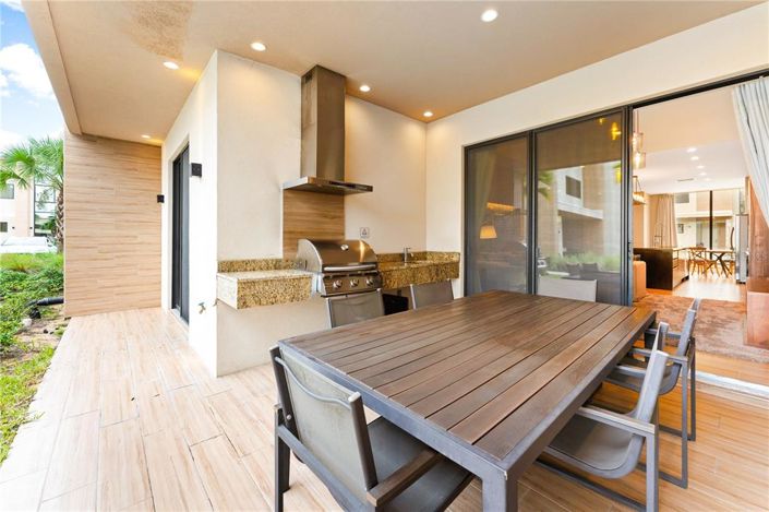 Image No.18-4 Bed Townhouse for sale