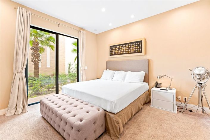 Image No.20-4 Bed Townhouse for sale