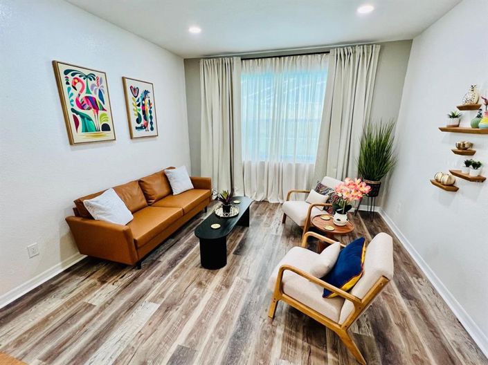 Image No.8-5 Bed House for sale