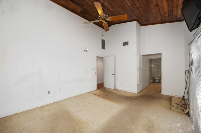 Image No.15-3 Bed House for sale