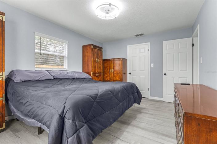 Image No.19-3 Bed House for sale