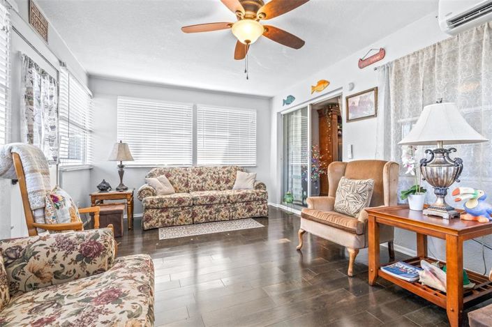 Image No.4-2 Bed House for sale