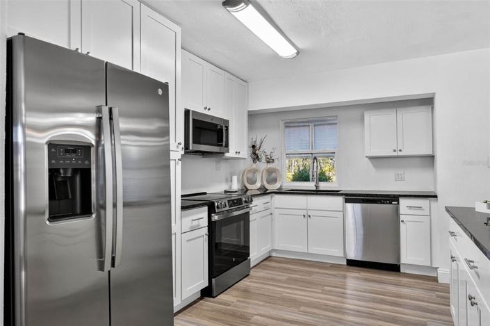 Image No.10-3 Bed House for sale