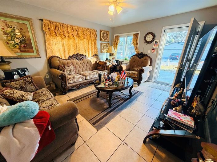 Image No.15-3 Bed House for sale