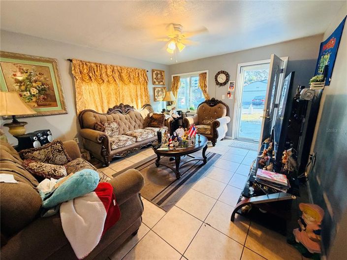 Image No.17-3 Bed House for sale