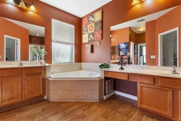 Image No.24-5 Bed House for sale