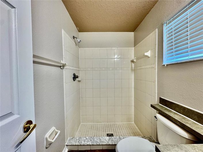 Image No.15-3 Bed House for sale