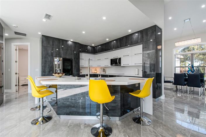 Image No.17-4 Bed House for sale