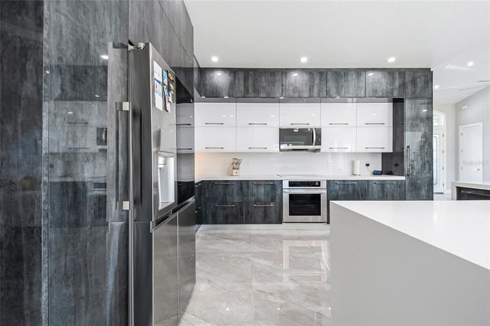 Image No.20-4 Bed House for sale