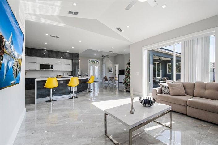 Image No.23-4 Bed House for sale