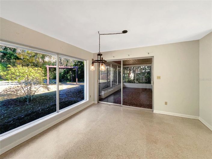 Image No.14-3 Bed House for sale