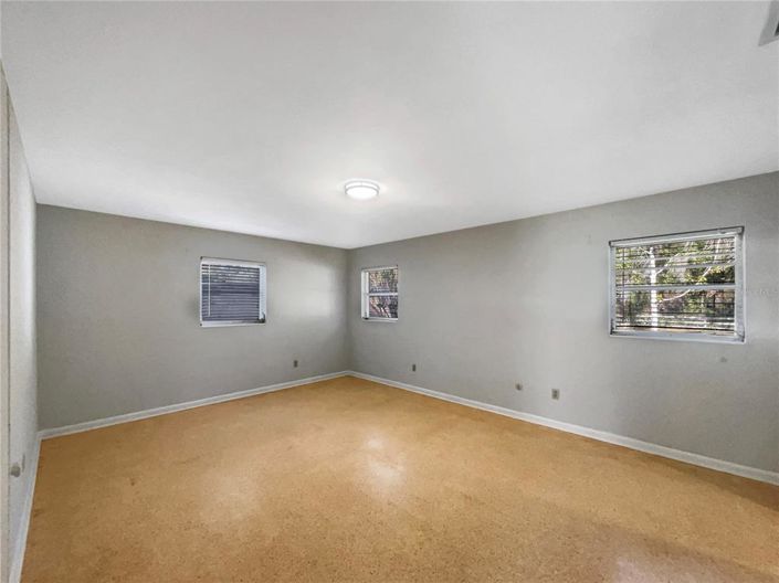 Image No.15-3 Bed House for sale